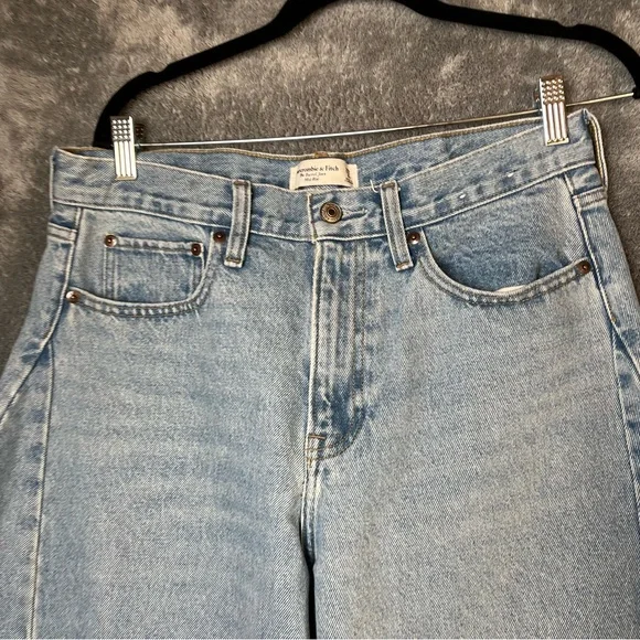 NEW! Abercrombie & Fitch The Barrel Jean Mid Rise 29 W 24 L Short Light Wash - Picture 5 of 16